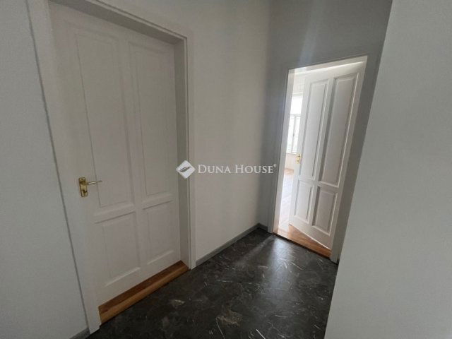 Eladó családi ház, Hosszúhetényen 73 M Ft, 4 szobás