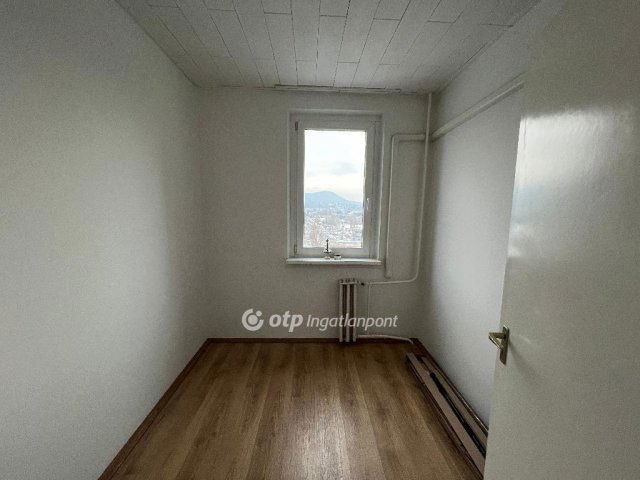 Eladó panellakás, Budapesten, III. kerületben 73.99 M Ft