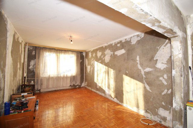 Eladó panellakás, Győrött 45.99 M Ft, 2 szobás