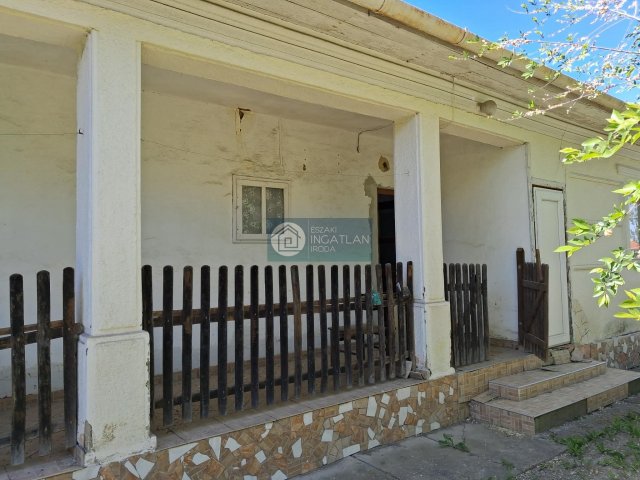 Eladó családi ház, Tiszacsegén 12.5 M Ft, 2 szobás
