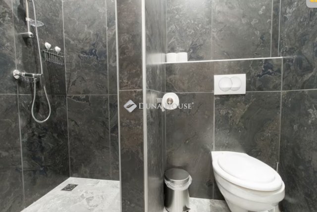 Eladó téglalakás, Budapesten, VIII. kerületben 186 M Ft