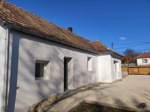 Eladó családi ház, Kányban 32.9 M Ft, 2 szobás