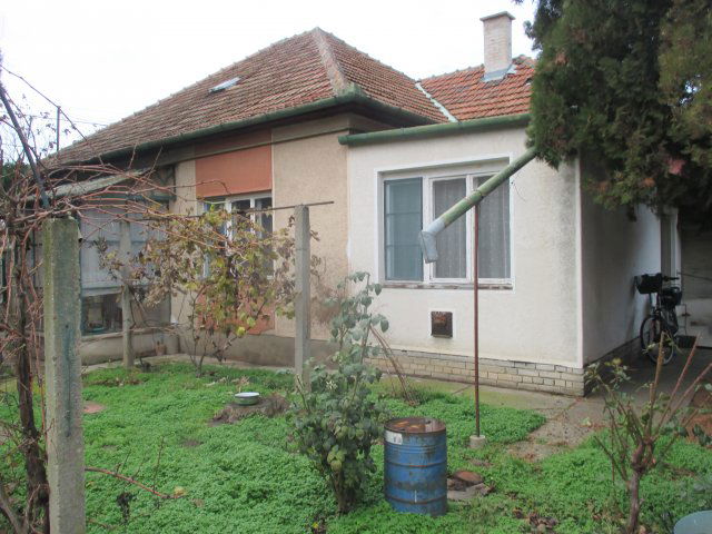 Eladó családi ház, Békéscsabán 37.9 M Ft, 4 szobás