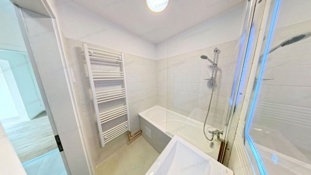 Kiadó téglalakás, albérlet, Veszprémben, Halle utcában