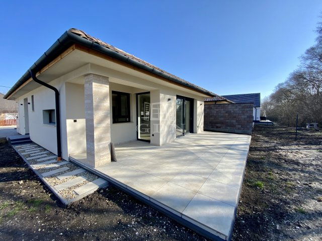 Eladó ikerház, Herceghalomon 139.9 M Ft, 5 szobás