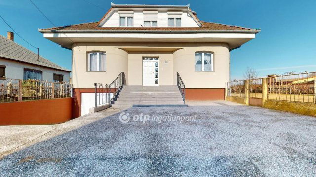 Eladó családi ház, Kálmánházán 83 M Ft, 4+1 szobás