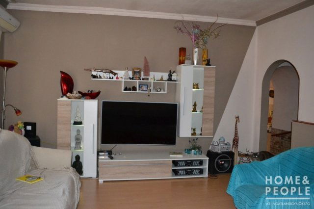 Eladó családi ház, Deszken 68.5 M Ft, 5 szobás