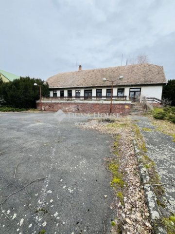 Eladó üzlethelyiség, Csákánydoroszlón 85 M Ft