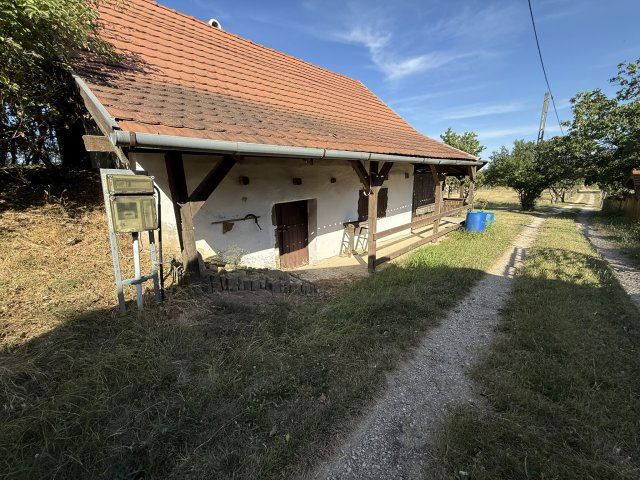 Eladó nyaraló, Csákváron 9.9 M Ft, 2 szobás