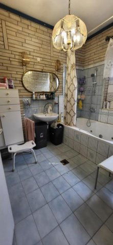 Eladó családi ház, Budakeszin 174.7 M Ft, 9 szobás