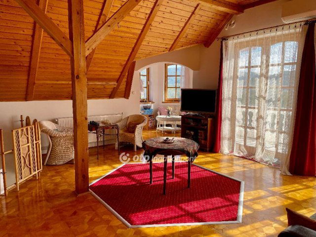 Eladó családi ház, Pencen 119.9 M Ft, 4+2 szobás