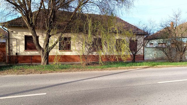 Eladó családi ház, Pitvaroson 9.9 M Ft, 5 szobás