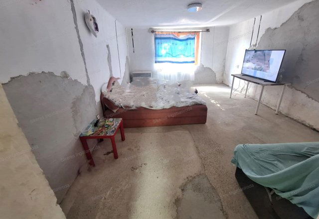 Eladó családi ház, Száron 39.9 M Ft, 2+2 szobás