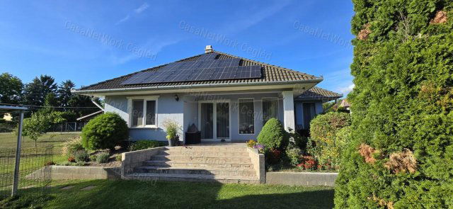 Eladó családi ház, Cegléden 88 M Ft, 3 szobás