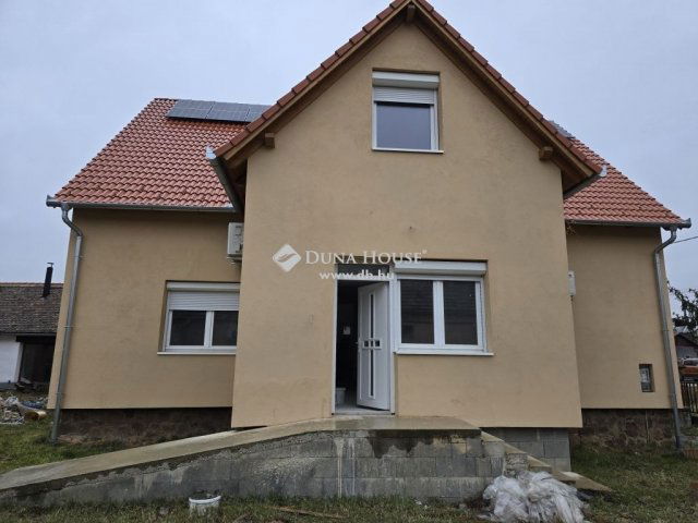 Eladó családi ház, Aranyosgadányban 85 M Ft, 7 szobás