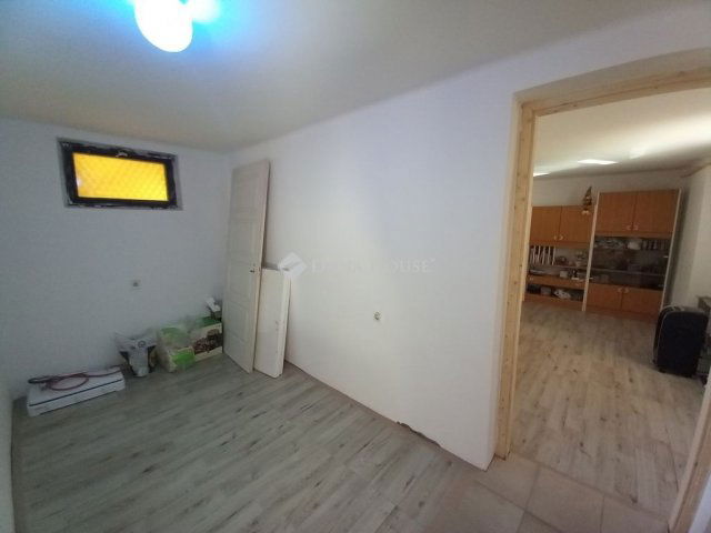 Eladó családi ház, Tiszakécskén 25 M Ft, 4 szobás