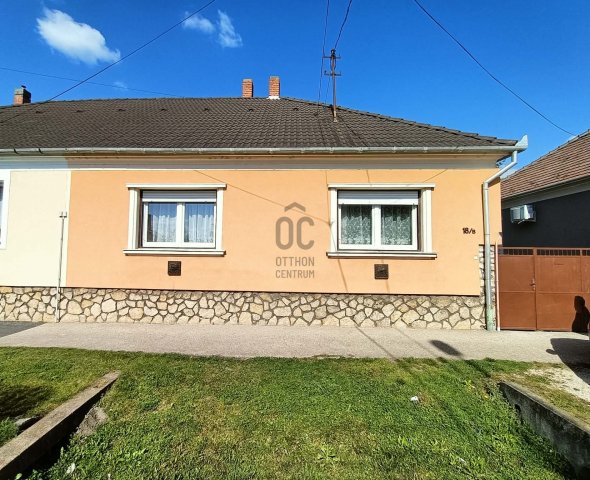 Eladó ikerház, Pápán 48.5 M Ft, 2 szobás / költözzbe.hu