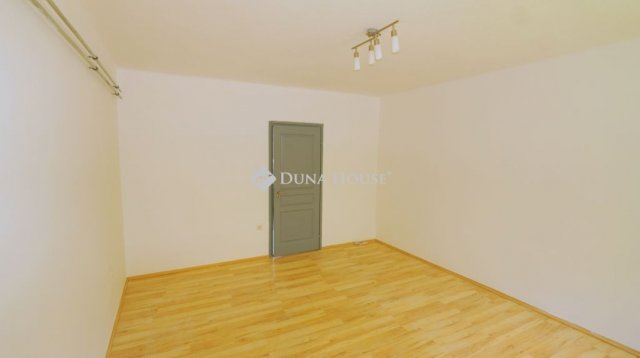 Eladó téglalakás, Zalaegerszegen 39.99 M Ft, 2 szobás