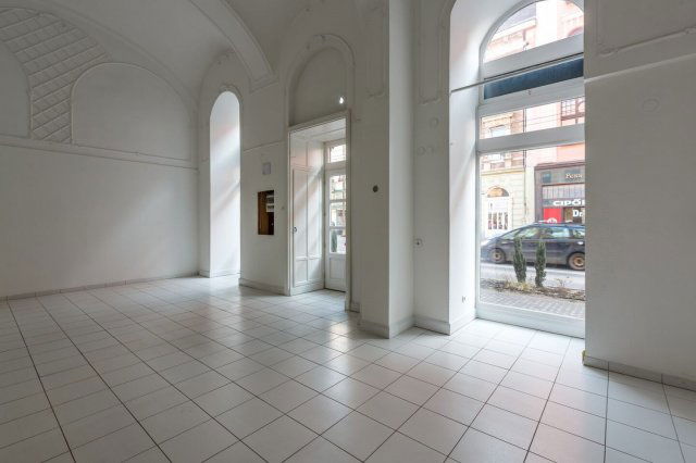 Kiadó üzlethelyiség, Debrecenben 400 E Ft / hó, 1 szobás