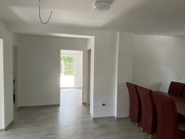 Kiadó családi ház, albérlet, Komáromban 450 E Ft / hó