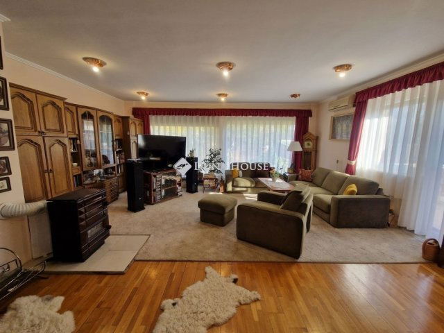 Eladó családi ház, Baján 65 M Ft, 5 szobás