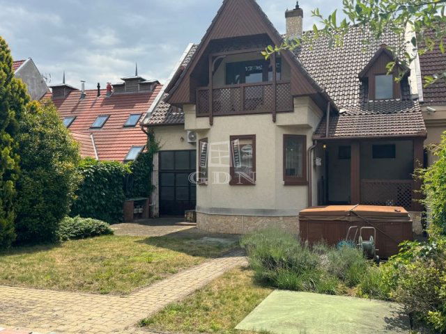 Eladó családi ház, Kecskeméten 145 M Ft, 7 szobás