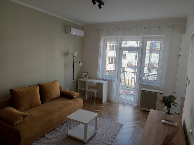 Kiadó téglalakás, albérlet, Pécsett, Hajnóczy úton, 1 szobás