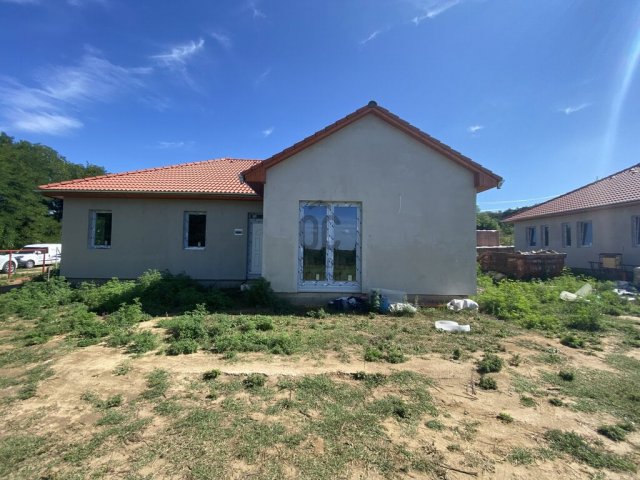 Eladó családi ház, Kerepesen 58.3 M Ft, 5 szobás