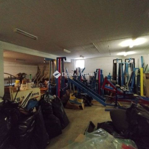 Eladó ipari ingatlan, Budapesten, XIV. kerületben 50 M Ft