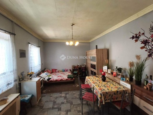 Eladó családi ház, Kecskeméten 24.9 M Ft, 1 szobás