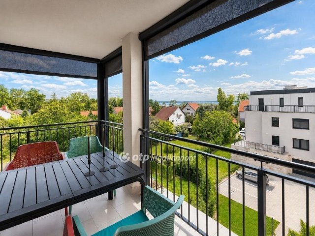 Eladó téglalakás, Balatonkenesén 129 M Ft, 3 szobás