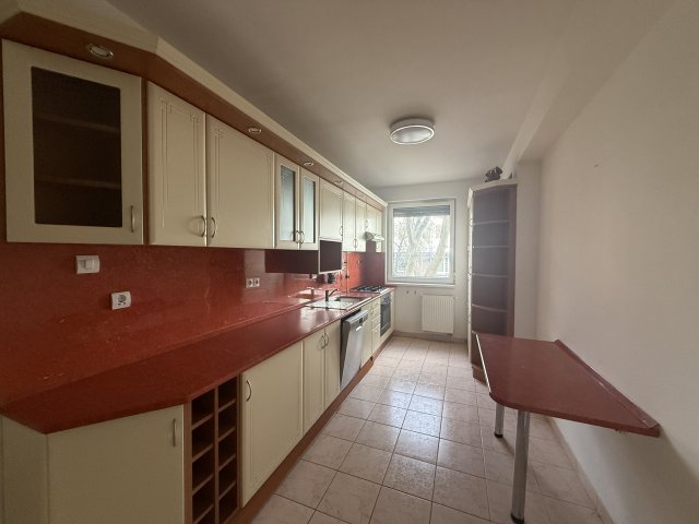 Eladó téglalakás, Nyíregyházán 69.99 M Ft, 3 szobás