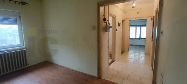 Eladó családi ház, Deszken 64.99 M Ft, 3 szobás