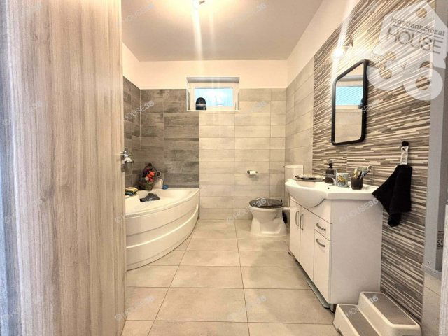 Eladó családi ház, Helvécián 85.9 M Ft, 4 szobás