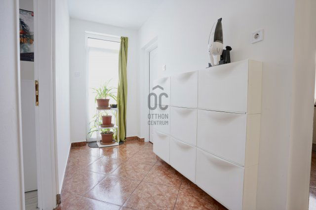 Eladó családi ház, Vácon 140.9 M Ft, 5 szobás