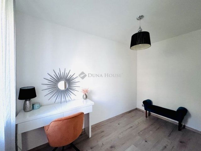 Eladó téglalakás, Pécsett 74.99 M Ft, 3 szobás