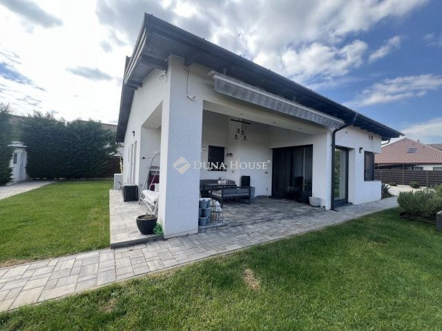 Eladó családi ház, Szegeden 280 M Ft, 4+1 szobás