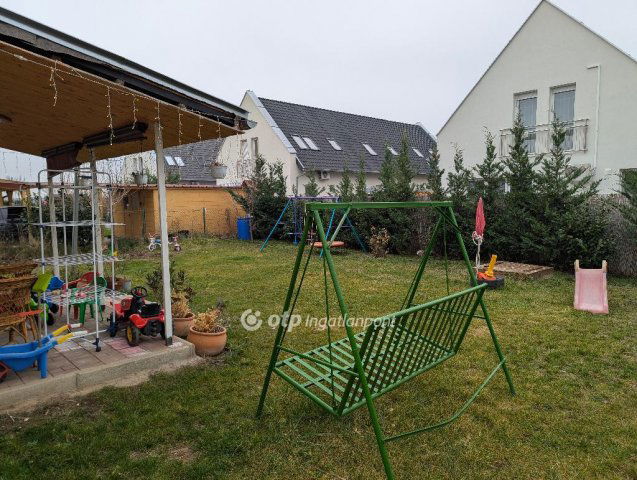 Eladó sorház, Vácon 109.2 M Ft, 1+3 szobás