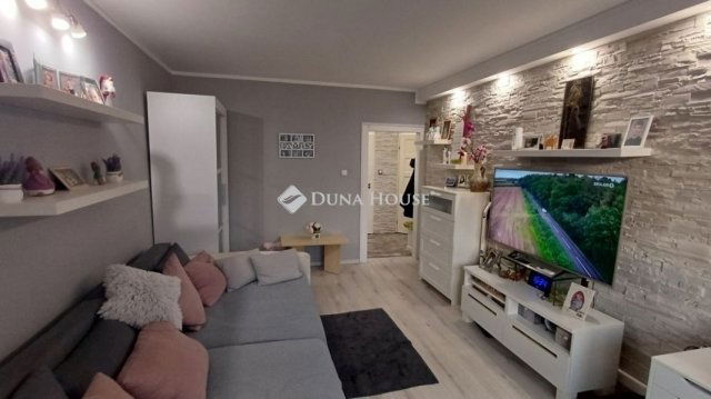 Eladó panellakás, Budapesten, XV. kerületben 64.9 M Ft, 2 szobás