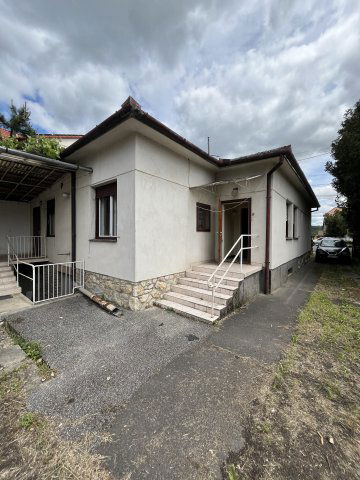Eladó családi ház, Pécsett 42 M Ft, 4 szobás