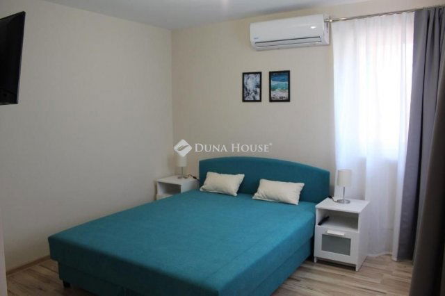 Eladó családi ház, Balatonfűzfőn 460 M Ft, 14 szobás