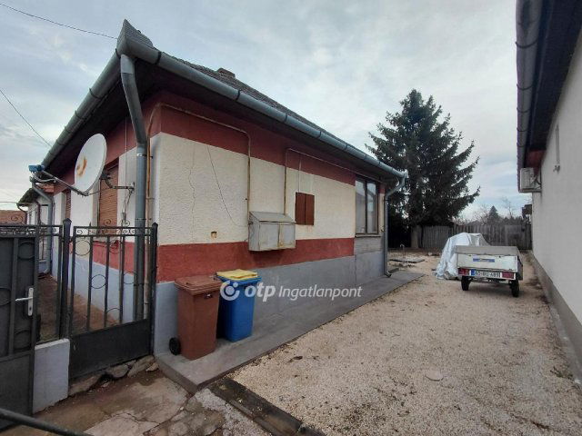 Eladó családi ház, Jászfényszarun 30 M Ft, 3 szobás