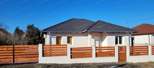 Eladó családi ház, Erdőkertesen 109.9 M Ft, 5 szobás