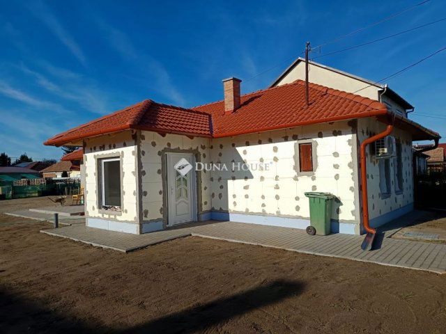 Eladó családi ház, Abonyban 34.9 M Ft, 2 szobás