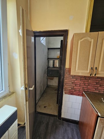 Eladó téglalakás, Komlón, Petőfi téren 19 M Ft, 2 szobás