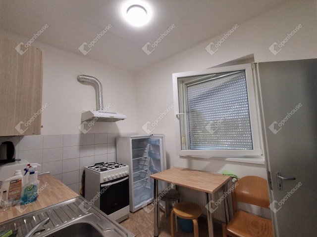 Kiadó családi ház, albérlet, Komáromban 1300 E Ft / hó