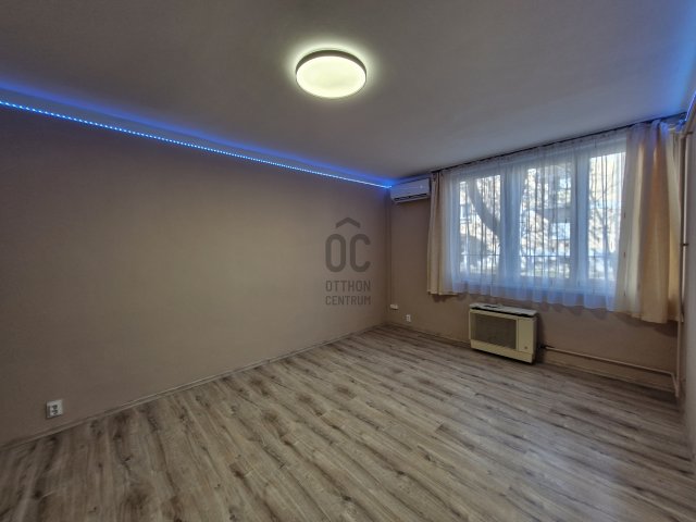 Eladó téglalakás, Szolnokon 29.99 M Ft, 2 szobás