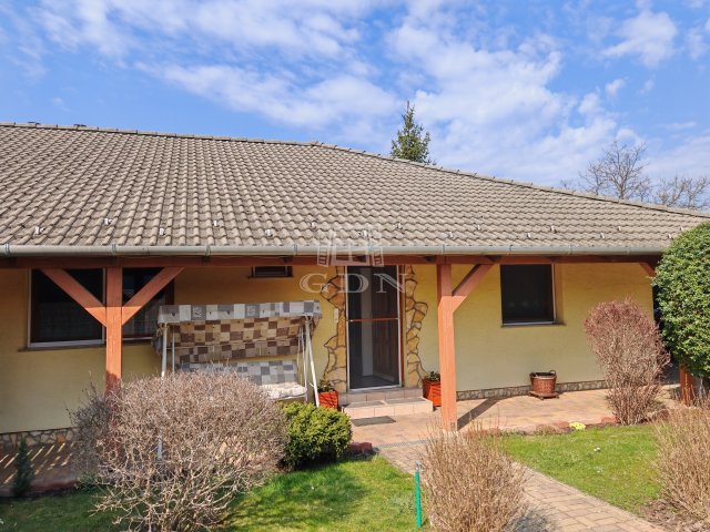 Eladó ikerház, Pécelen 80.9 M Ft, 3+1 szobás