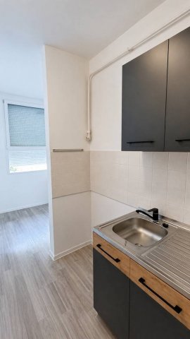 Eladó téglalakás, Salgótarjánban, Forgách Antal úton