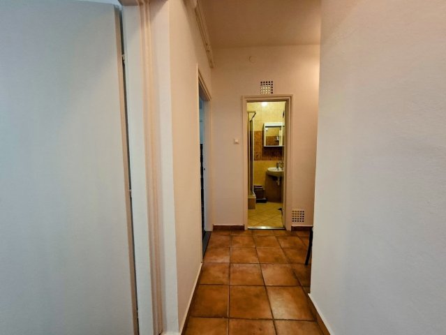 Kiadó ipari ingatlan, Tapolcán, Hősök terén 160 E Ft / hó